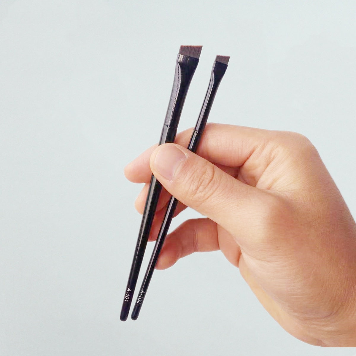 LOYBJ 1/2 stücke Klinge Make-Up Pinsel Abgewinkelt Dünne Augenbraue Pinsel Flach Feinen Eyeliner Pinsel Professionelle Liner Stirn Schönheit bilden Werkzeug