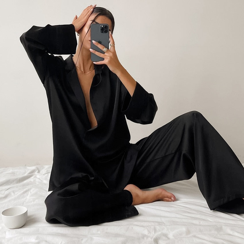 Women's Silk Pajamas Lce Silk Loose Low Cut Sexy Single Breasted Long Sleeved Wide Leg Pants Can Be Worn Externally