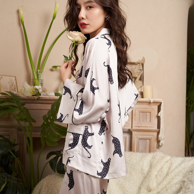 Pajamas 2022 spring and summer new simple fashion 3D digital positioning printing short-sleeved trousers women&#39;s pajamas set
