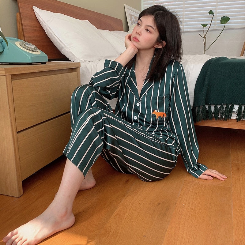 Pajamas 2022 spring and summer new simple fashion 3D digital positioning printing short-sleeved trousers women&#39;s pajamas set
